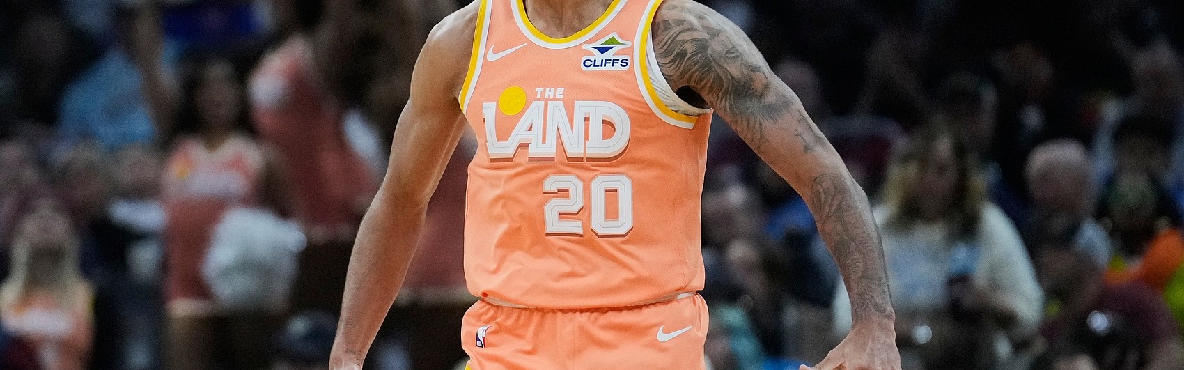 开云体育保障-泰山压顶！泰森溜底线切入接球单臂砸扣恩比德