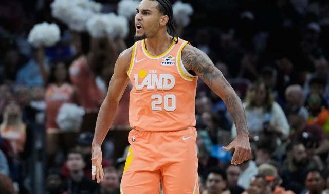 开云体育保障-泰山压顶！泰森溜底线切入接球单臂砸扣恩比德