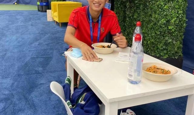 云开体育app下载安装-张奔斗：1000米跑，9岁时的商竣程为何连跑了三趟？