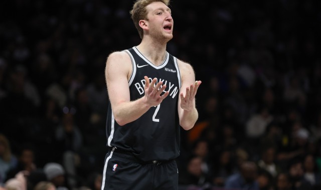 开云体育保障-一通乱战！曼恩反击被追身大帽 沃尔夫补篮还被帽&amp;再次放篮才进