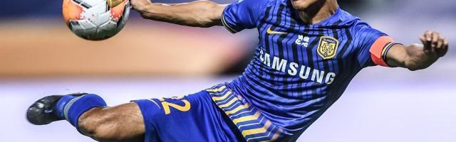 开云体育博彩-吴曦重回申花不占转会名额 年薪控制在500万以内