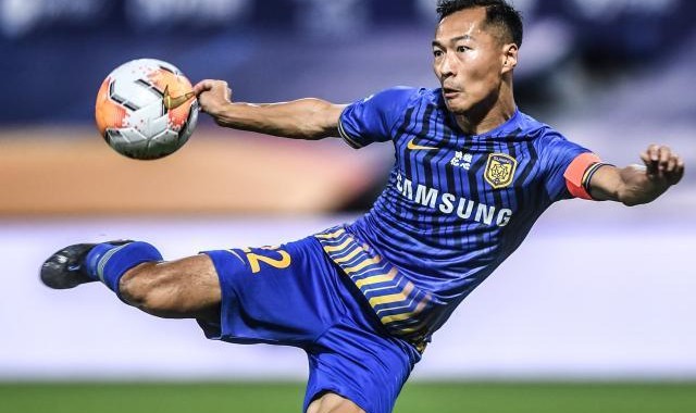 开云体育博彩-吴曦重回申花不占转会名额 年薪控制在500万以内